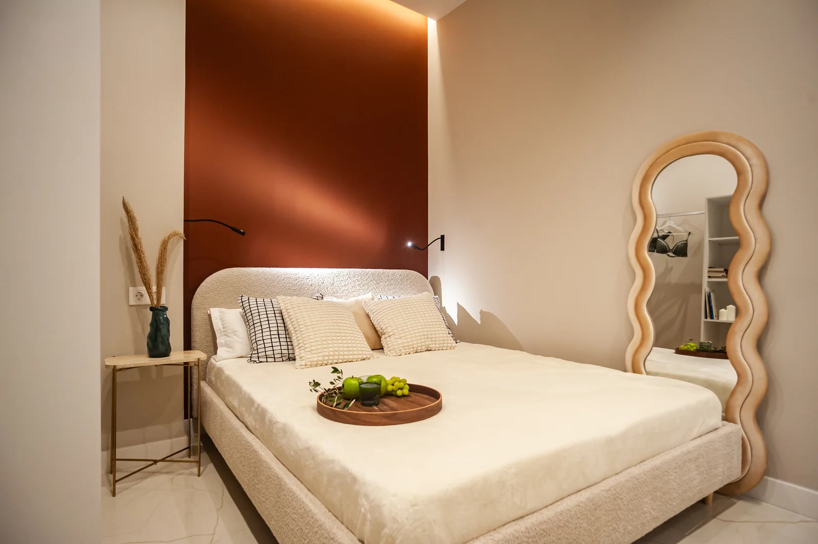 Bed and the wave mirror