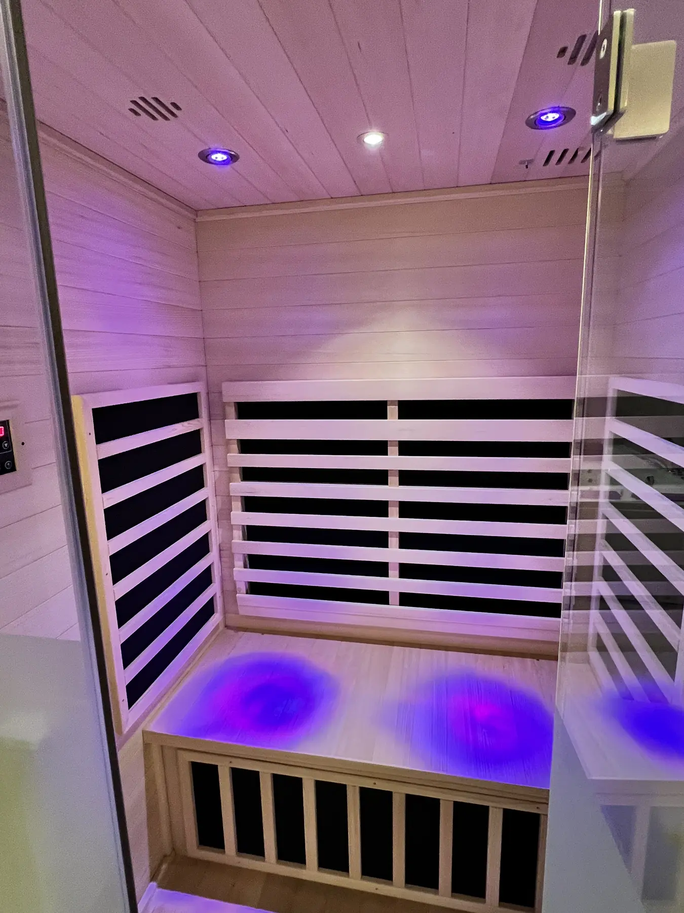 Infrared sauna with chromotherapy